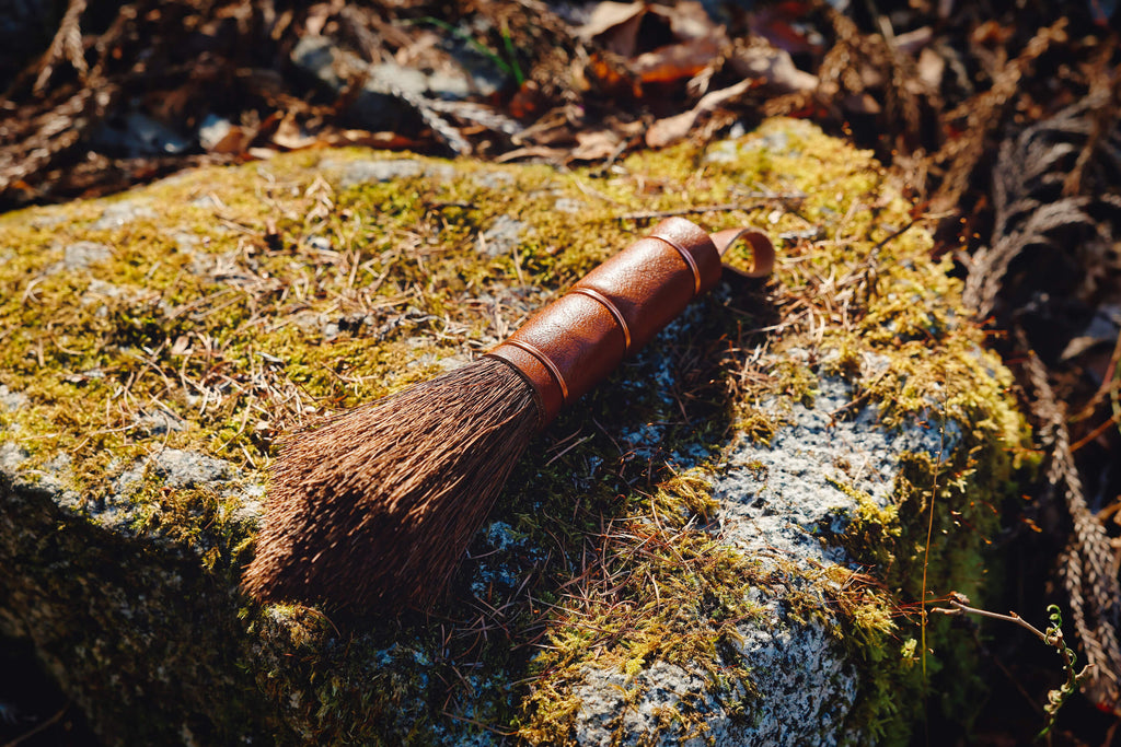 hinata x 深海産業 焚き火台用ブラシ 日本棕櫚手箒 – キャンプリンク